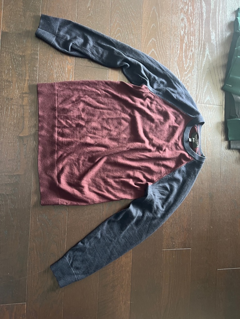 Banana Republic 100%wool 2-Tone Crewneck Sweater -Burgundy Body w/ Navy Sleeves